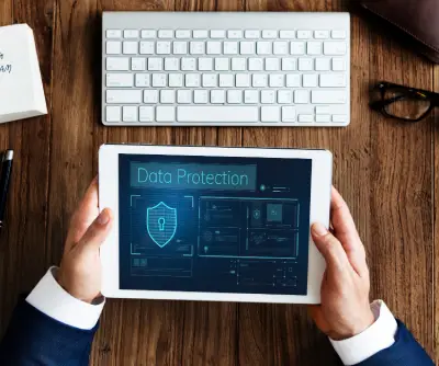 Migrinfo - Protection des données sensibles Tablette affichant data protection pour illustrer la protection des données